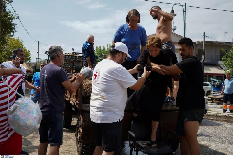 Εθελοντές στα Κέντρα Υποδοχής απεγκλωβισμένων 