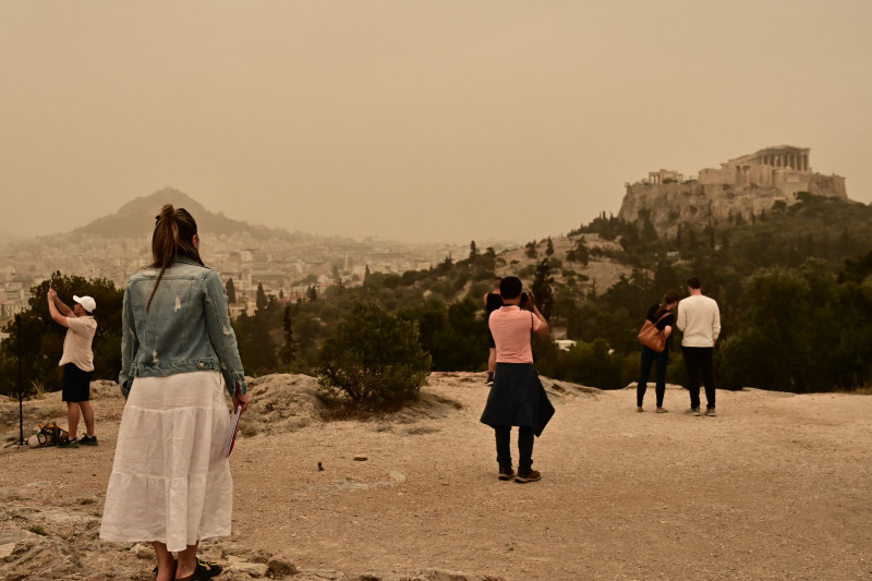 Η αφρικανική σκόνη «πνίγει» την Αθήνα Η αφρικανική σκόνη «πνίγει» την Αθήνα