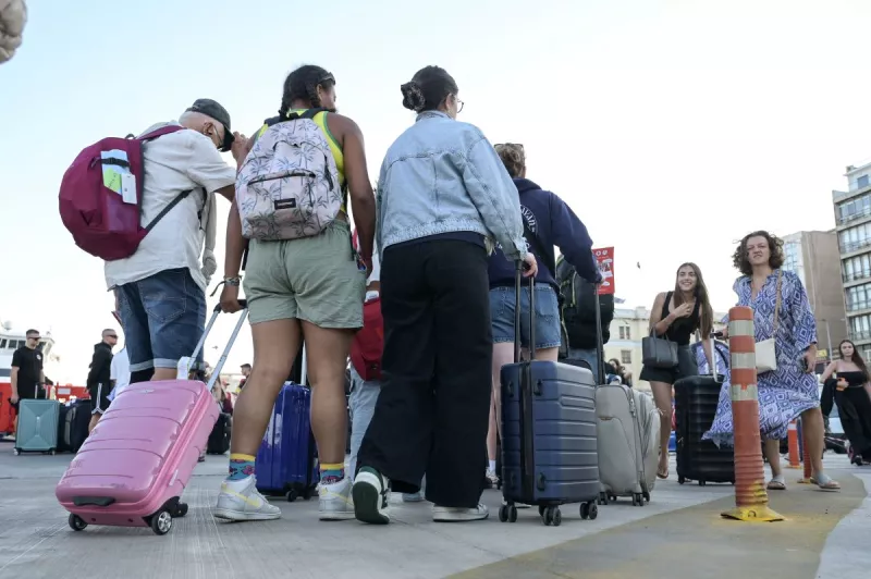 Αδειάζει η Αθήνα: Φεύγουν οι πρώτοι αδειούχοι του Αυγούστου Αδειάζει η Αθήνα: Φεύγουν οι πρώτοι αδειούχοι του Αυγούστου