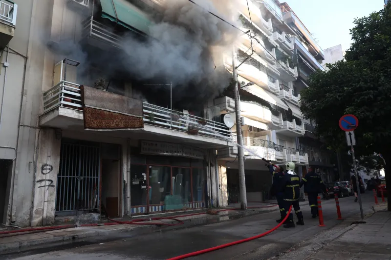 Φωτιά σε διαμέρισμα στον Πειραιά – Έχει καεί ολοσχερώς – Δείτε βίντεο Φωτιά σε διαμέρισμα στον Πειραιά – Έχει καεί ολοσχερώς – Δείτε βίντεο
