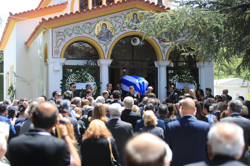 Ο πολιτικός κόσμος αποχαιρετά τον Πέτρο Μολυβιάτη – Δείτε εικόνες