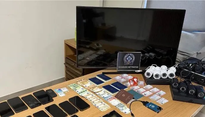 Χτύπημα της Europol σε δίκτυο διακίνησης μεταναστών μέσω Ελλάδας Χτύπημα της Europol σε δίκτυο διακίνησης μεταναστών μέσω Ελλάδας