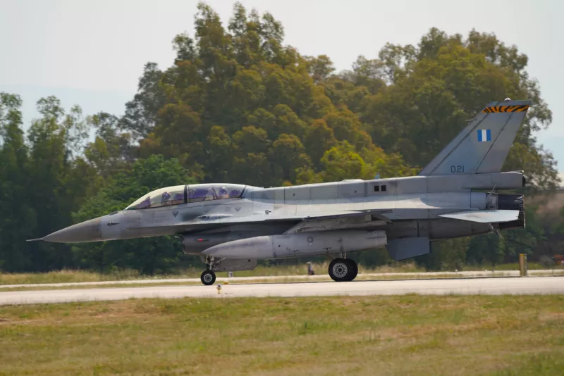 F16