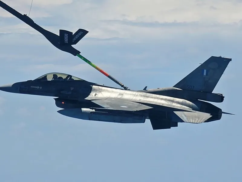 F16