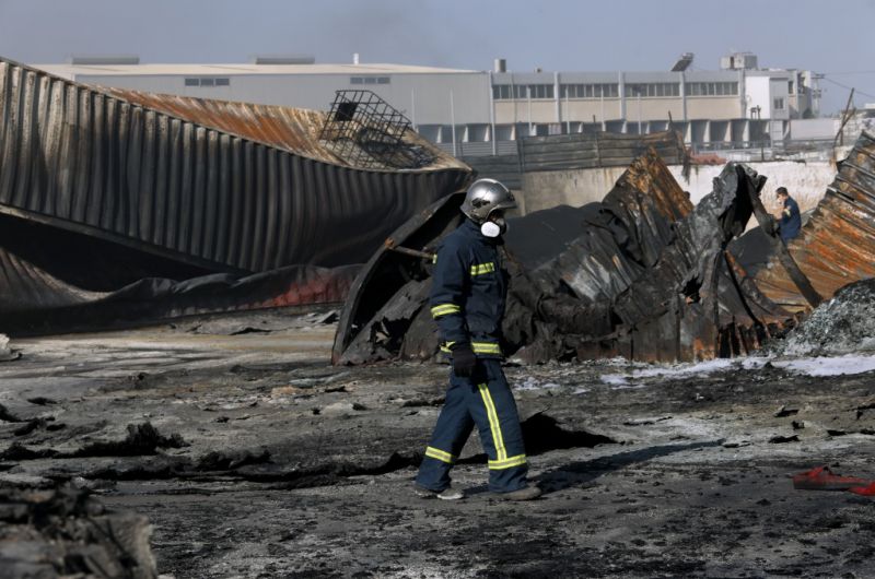 Μεγάλες καταστροφές στο εργοστάσιο που κάηκε στον Ασπρόπυργο.