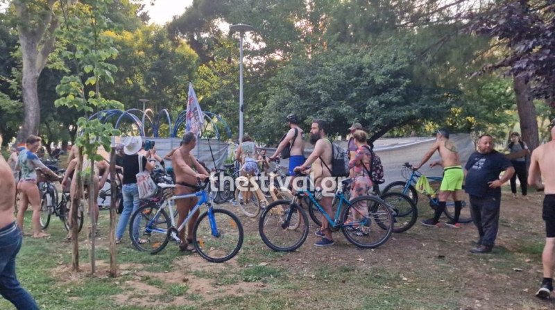 Θεσσαλονίκη: Γέμισαν οι δρόμοι με γυμνούς ποδηλάτες