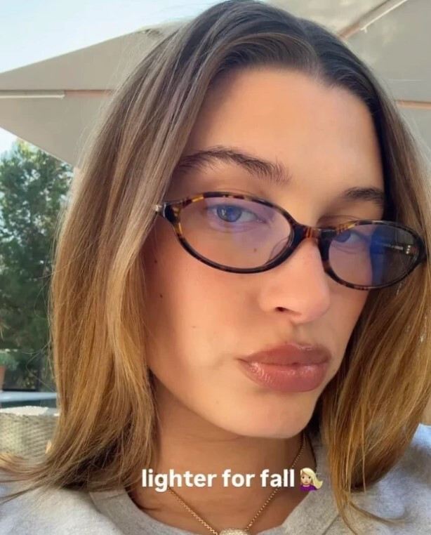 Το νέο look της Hailey Bieber