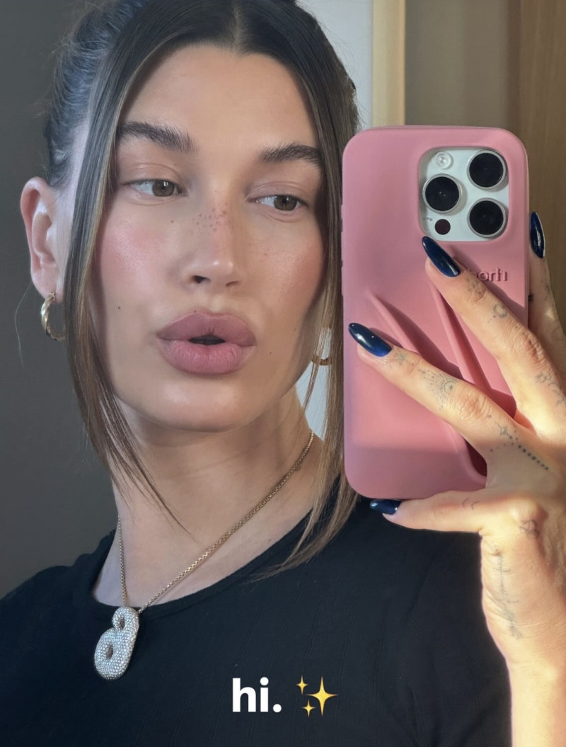 Hailey Bieber manicure trend