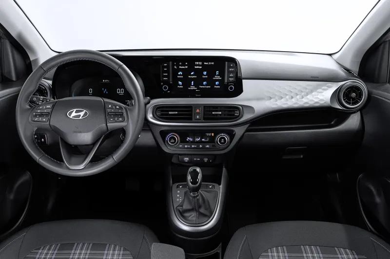 i10 inside