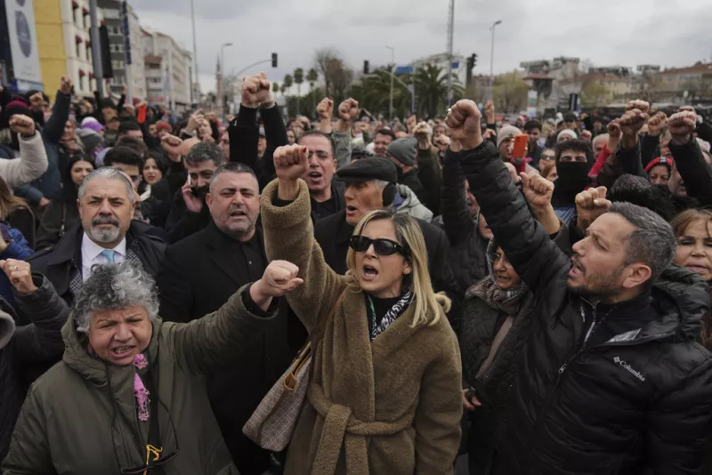Διαδηλώσεις για Ιμάμογλου