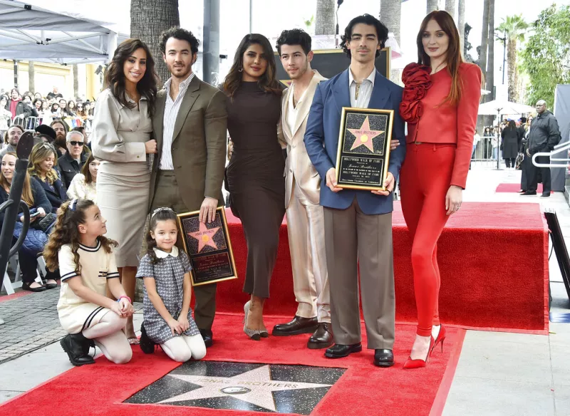 To μουσικό συγκρότημα «Jonas Brothers»