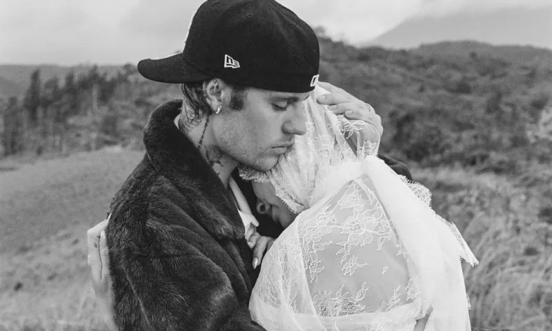 Η Hailey Bieber