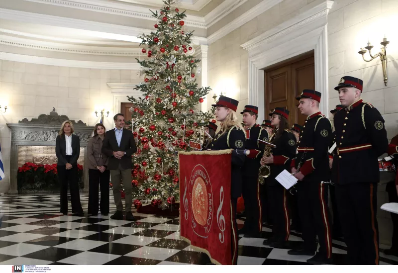 Kάλαντα στον Μητσοτάκη