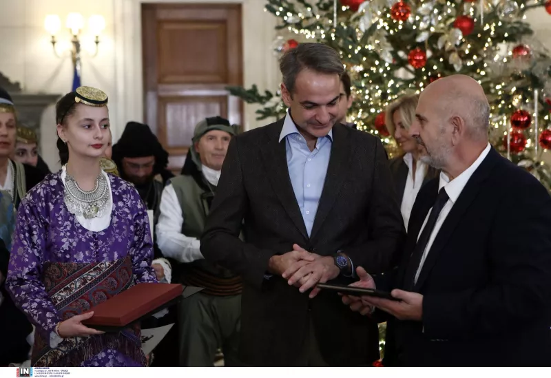 Kάλαντα στον Μητσοτάκη