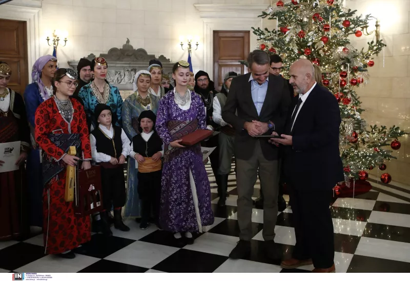 Kάλαντα στον Μητσοτάκη