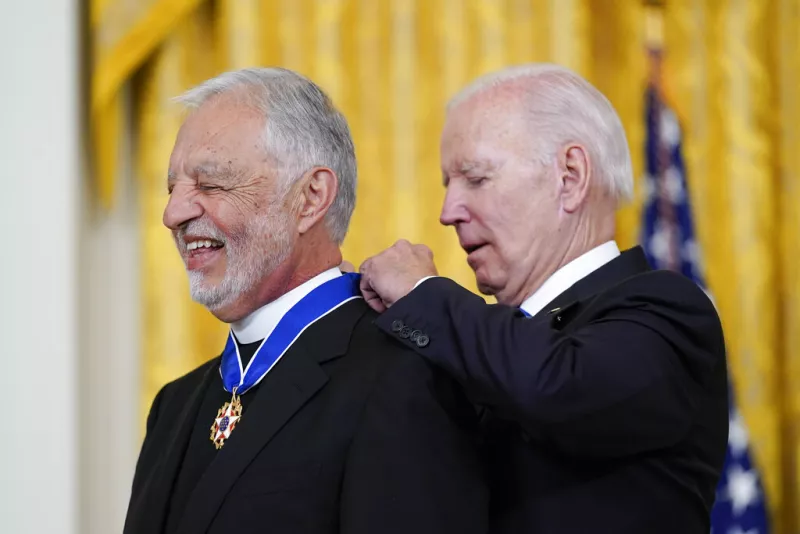 Ο Άλεξ Καρλούτσος με τον Τζο Μπάιντεν