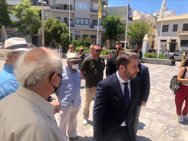 Ο Νίκος Ανδρουλάκης στην κηδεία του Δημήτρη Αποστολάκη