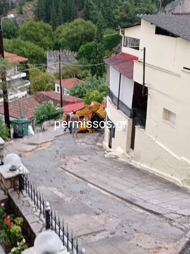 Στη Λειβαδιά δρόμος υπέστη καθίζηση 