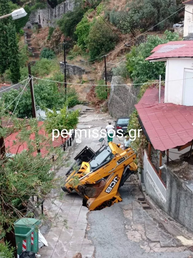 Στη Λειβαδιά δρόμος υπέστη καθίζηση 