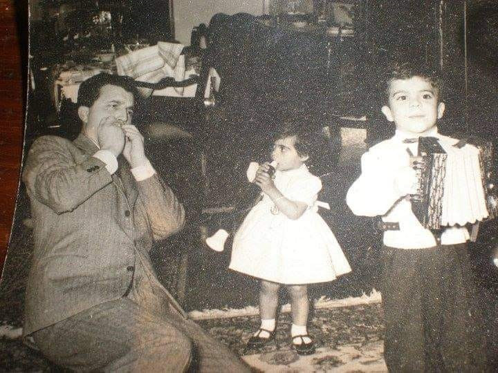 Η Μαριαλένα Οικονομίδου με τον πατέρα και τον αδερφό της