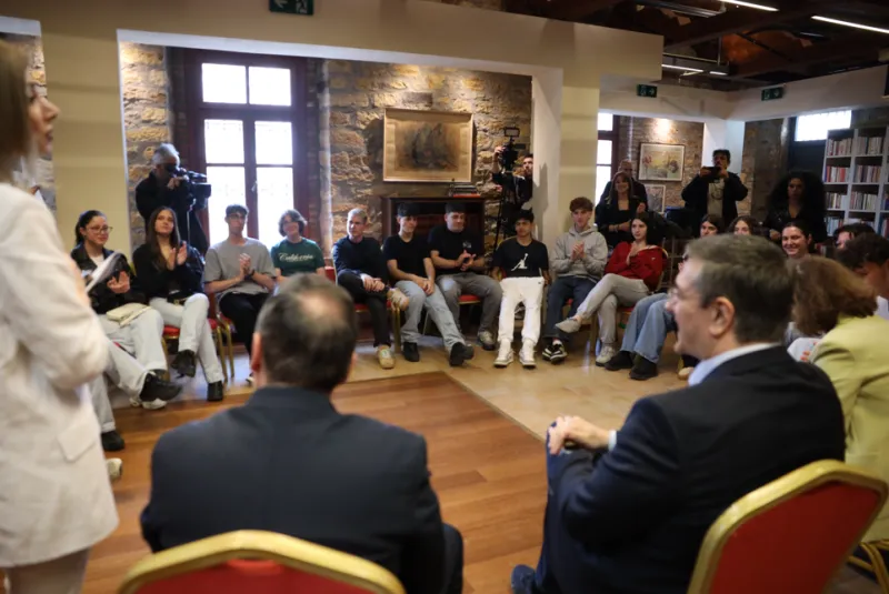 Μαθητές με Τζιτζικώστα