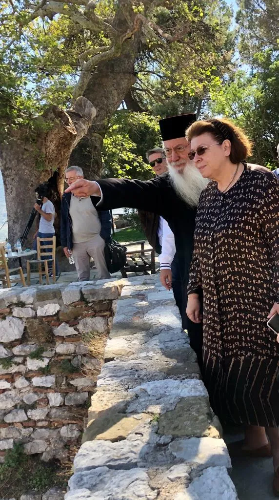 Μενδώνη