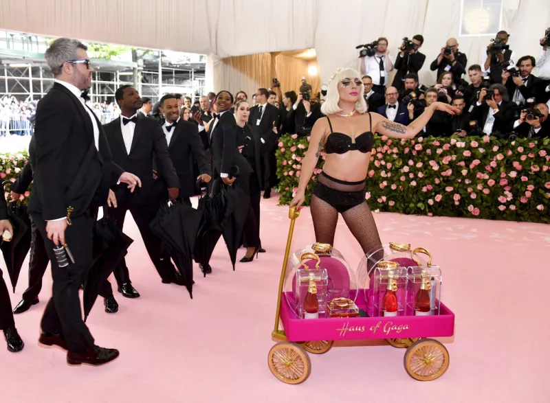 H Lady Gaga