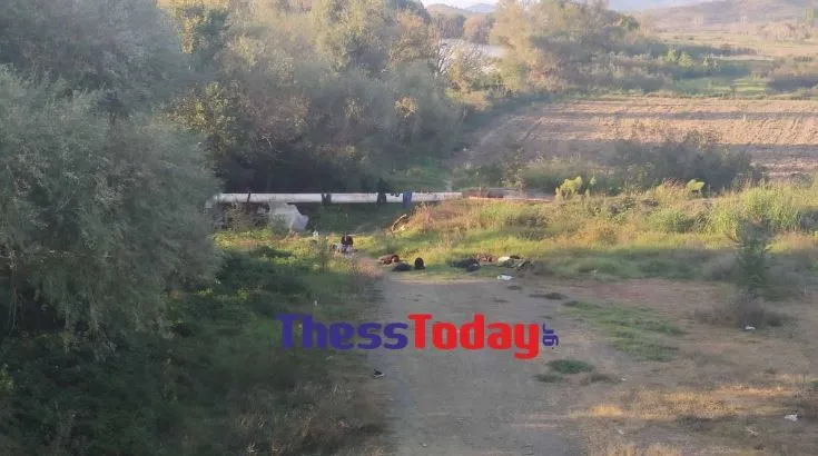Μετανάστες βρίσκουν καταφύγιο σε κουφάρια βαγονιών