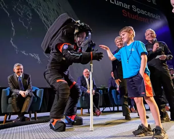 Οι νέες στολές της NASA 