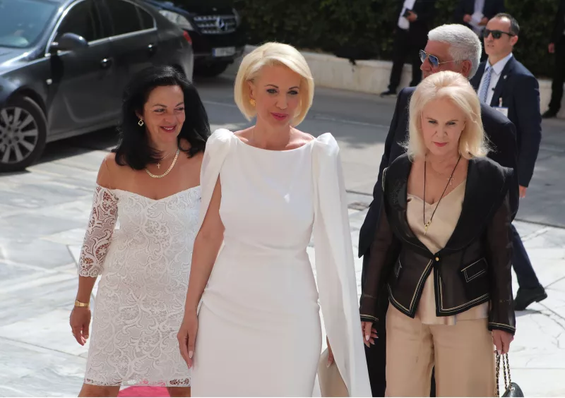 monogiou vouli