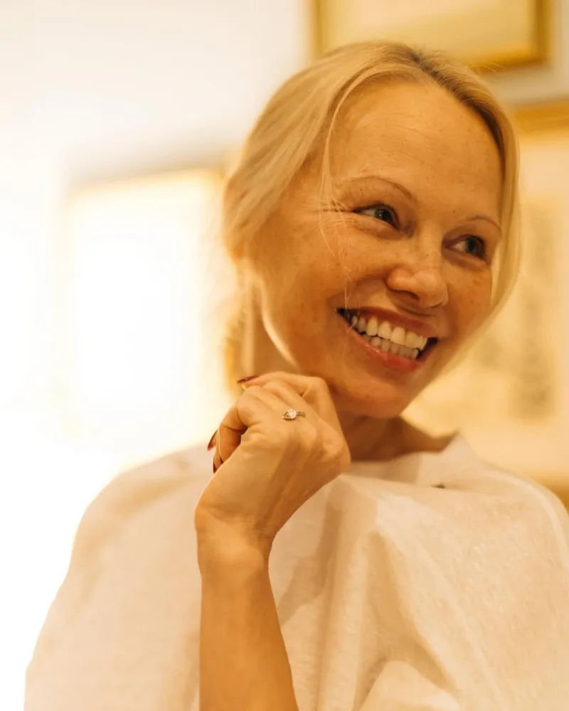 H Pamela Anderson
