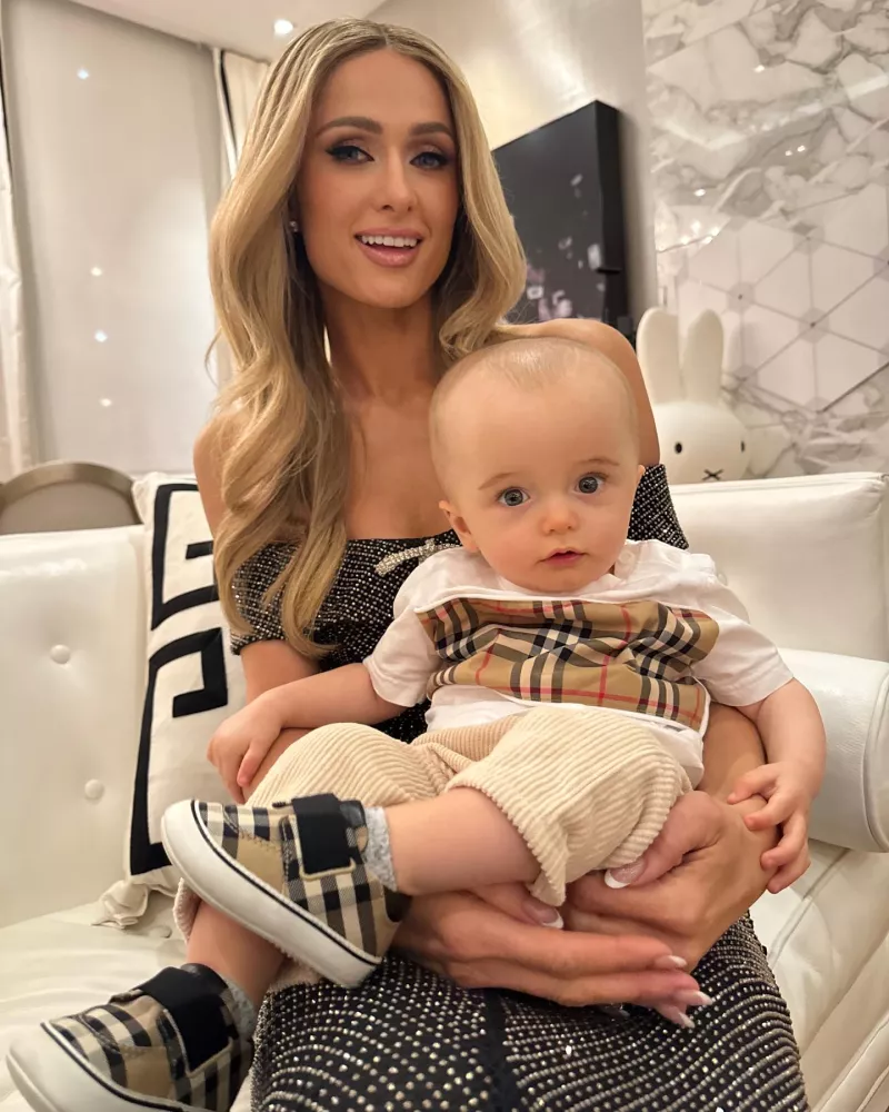 H Paris Hilton με τον γιο της