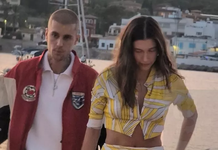 Hailey Bieber 