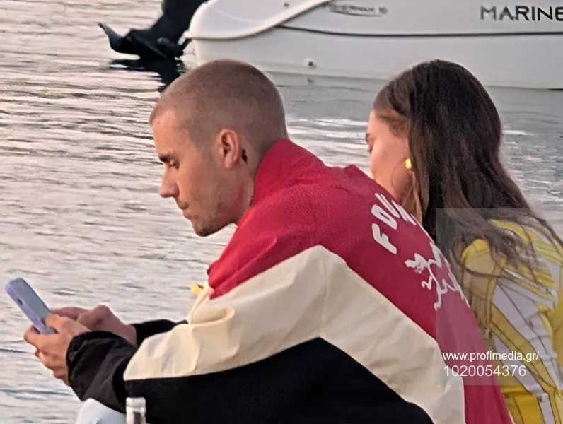 Hailey Bieber 