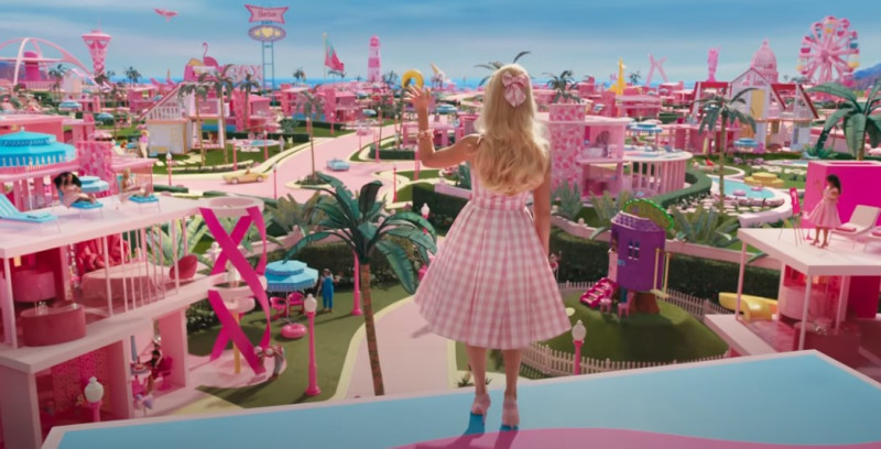 Όλα τα κρυμμένα μηνύματα στην «Barbie»: Από αναφορές σε κούκλες της Mattel μέχρι τα Birkenstock