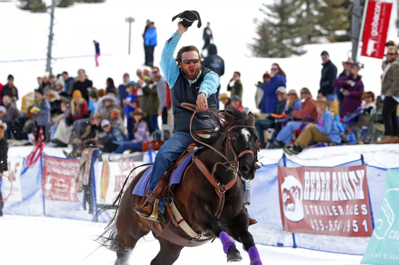 Skijoring, ένα χειμερινό άθλημα επίδειξης