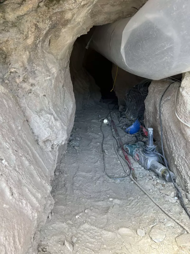 Σπηλιά - Λάρισα