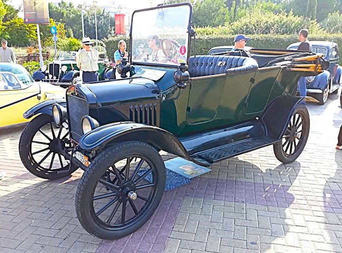 Alimos Classic Car Sunday