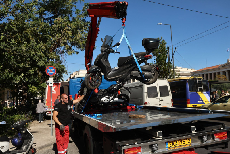 τροχαια γερανος μηχανακια