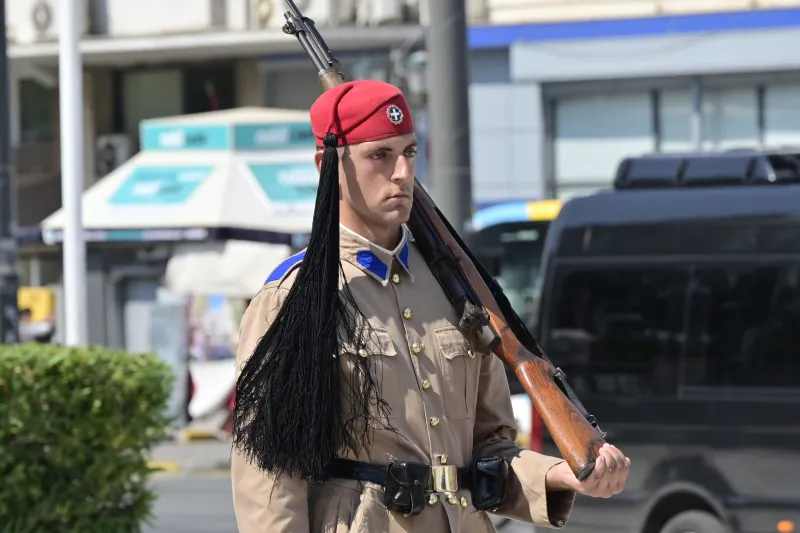 Εύζωνες στο καύσωνα Εύζωνες στο καύσωνα