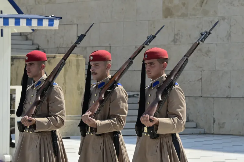 Εύζωνες στο καύσωνα Εύζωνες στο καύσωνα