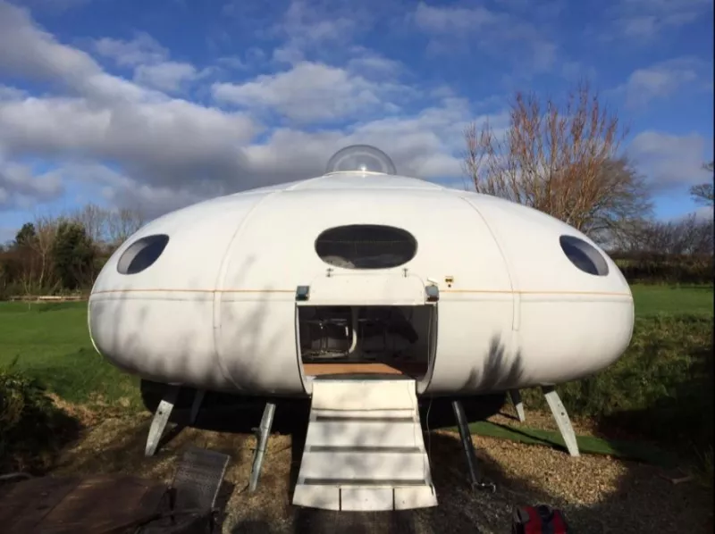 Το σπίτι... UFO