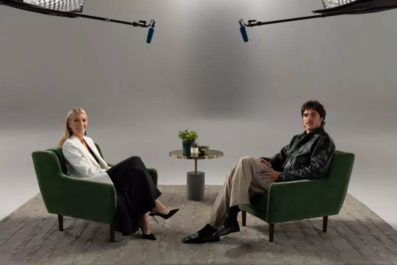 Γκουίνεθ Πάλτροου-Τζέικομπ Ελόρντι 