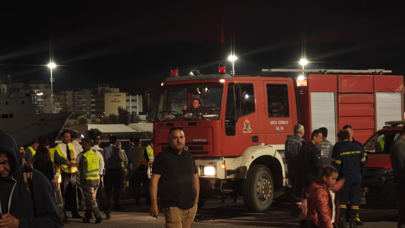 Blue Star 1: Εκκενώνεται το πλοίο λόγω συναγερμού για βόμβα Blue Star 1: Εκκενώνεται το πλοίο λόγω συναγερμού για βόμβα