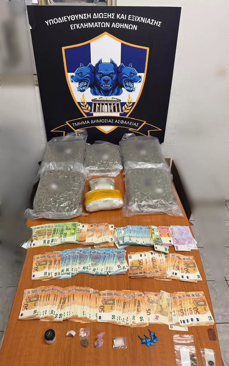 Ναρκωτικά και πολλά μετρητά εντόπισαν οι αρχές στην Πανεπιστημιούπολη Ζωγράφου Ναρκωτικά και πολλά μετρητά εντόπισαν οι αρχές στην Πανεπιστημιούπολη Ζωγράφου