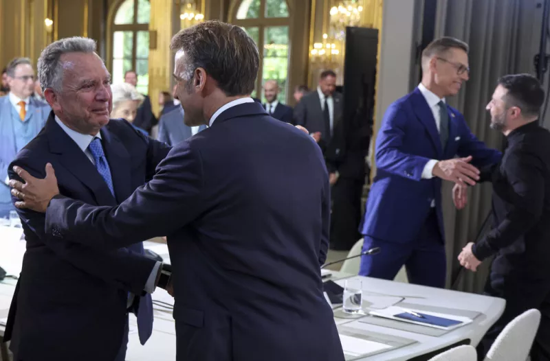 Γουίτκοφ και Μακρόν