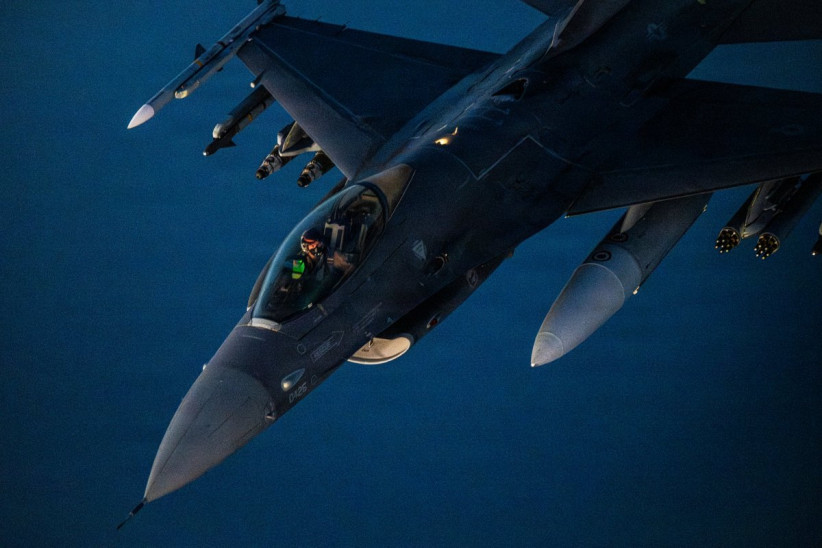 F16