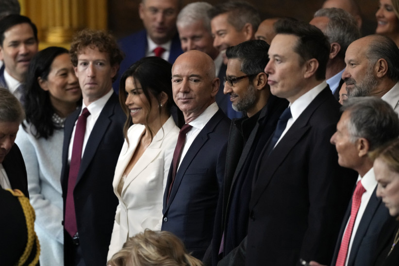 Προσκεκλημένοι, όπως ο Mark Zuckerberg, ο Jeff Bezos, ο Sundar Pichai και ο Elon Musk, φθάνουν πριν από την 60ή Προεδρική Ορκωμοσία