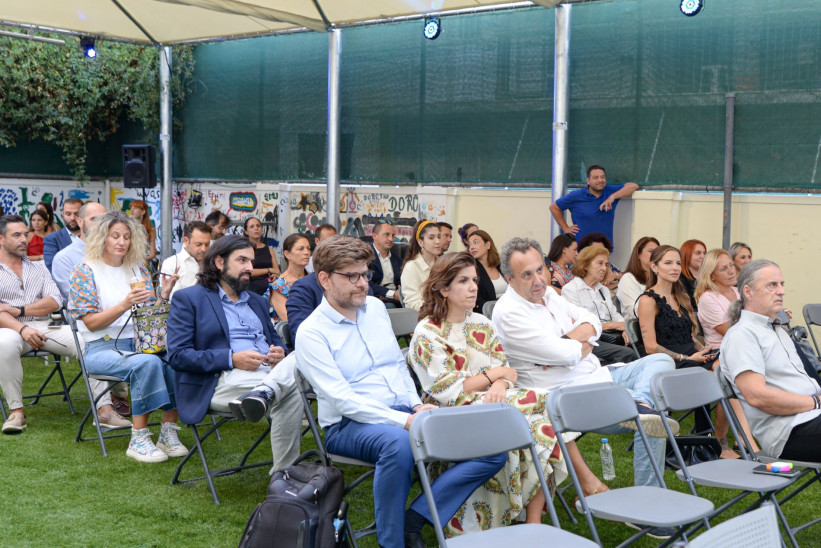 Πρόκειται για ένα σχολείο με τη δική του εκπαιδευτική φιλοσοφία (life-derived learning) που εστιάζει στην ανακάλυψη του κόσμου μέσα από το παιχνίδι