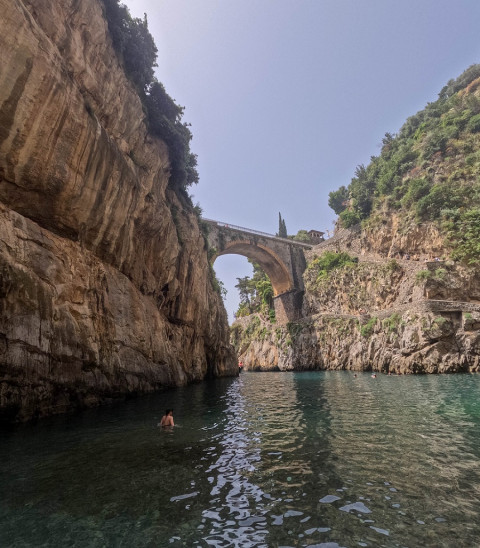 Happy Traveller στο νησί Κάπρι και την ακτή Αμάλφι